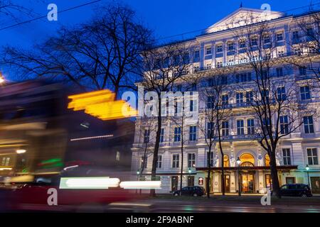 Wien, Hotel Imperial an der Kärntner Ringstraße, Straßenbahn 01. Altstadt, Wien, Österreich Stockfoto