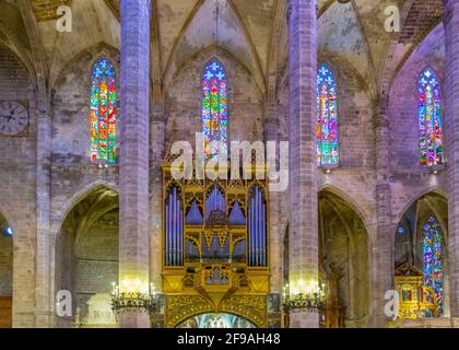 PALMA DE MALLORCA, SPANIEN, 18. MAI 2017: Innenraum der Kathedrale in Palma de Mallorca, Spanien Stockfoto