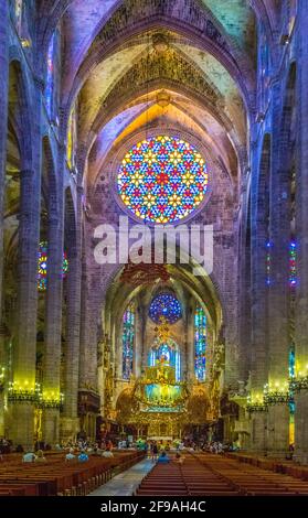 PALMA DE MALLORCA, SPANIEN, 18. MAI 2017: Innenraum der Kathedrale in Palma de Mallorca, Spanien Stockfoto