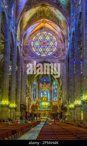 PALMA DE MALLORCA, SPANIEN, 18. MAI 2017: Innenraum der Kathedrale in Palma de Mallorca, Spanien Stockfoto