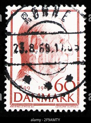 MOSKAU, RUSSLAND - 22. SEPTEMBER 2019: Briefmarke gedruckt in Ausstellungen König Frederik IX., Serie, um 1969 Stockfoto
