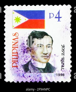 MOSKAU, RUSSLAND - 22. SEPTEMBER 2019: Die auf den Philippinen gedruckte Briefmarke zeigt José Rizal (1861-1896), Heroes of the Revolution Serie, um 1998 Stockfoto