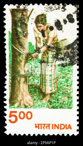 MOSKAU, RUSSLAND - 22. SEPTEMBER 2019: In Indien gedruckte Briefmarke zeigt Rubber Tapping, Agriculture Serie, um 1980 Stockfoto