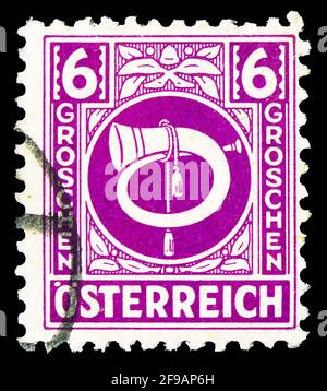 MOSKAU, RUSSLAND - 22. SEPTEMBER 2019: In Österreich gedruckte Briefmarke zeigt Posthorn, Serie, um 1945 Stockfoto