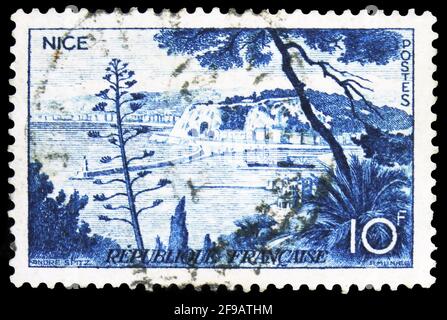 MOSKAU, RUSSLAND - 22. SEPTEMBER 2019: Briefmarke gedruckt in Frankreich zeigt Nizza, Tourismus Serie, um 1955 Stockfoto