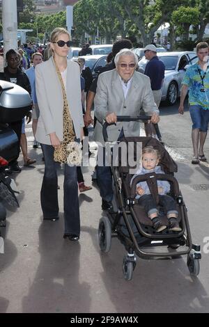 Cannes, Frankreich. 15. Mai 2011 Karolina Kurkova während der 64. Filmfestspiele von Cannes Stockfoto