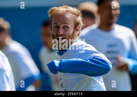 Sheffield, Großbritannien. April 2021. Barry Bannan #10 von Sheffield Mittwoch Aufwärmen in Sheffield, Großbritannien am 4/17/2021. (Foto von James Heaton/News Images/Sipa USA) Quelle: SIPA USA/Alamy Live News Stockfoto