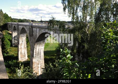 Historische Eisenbahnbrücke aus dem Zweiten Weltkrieg, Stańczyki, Polen. Stockfoto