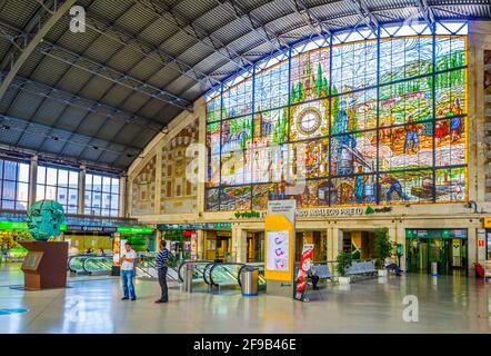 BILBAO, SPANIEN, OKTOBER 29,2014: Innenansicht des Bahnhofs Abando Indalecio Prieto in Bilbao, Spanien Stockfoto