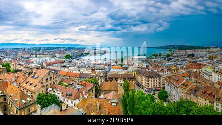GENF, SCHWEIZ, 21. JULI 2017: Luftaufnahme von Genf von der Kathedrale Saint Pierre, Schweiz Stockfoto