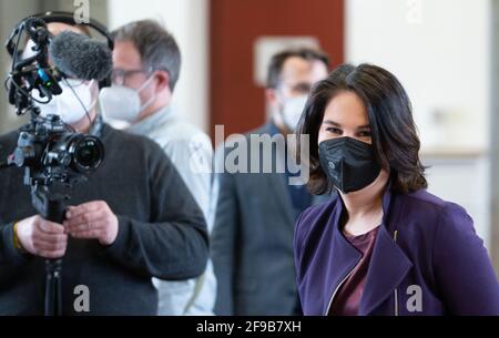 Potsdam, Deutschland. April 2021. Annalena Baerbock, Bundesvorsitzende von Bündnis 90/die Grünen, nimmt an der digitalen Landesdelegiertenkonferenz von Bündnis 90/die Grünen Brandenburg Teil. Baerbock kandidiert für die Bundestagswahl 2021 als Spitzenkandidat der Brandenburgischen Grünen. Quelle: Kay Nietfeld/dpa/Alamy Live News Stockfoto
