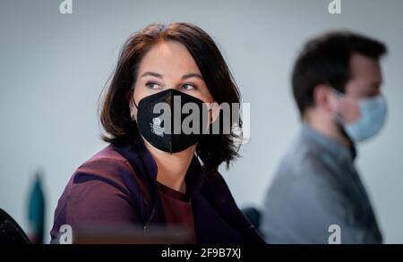Potsdam, Deutschland. April 2021. Annalena Baerbock, Bundesvorsitzende von Bündnis 90/die Grünen, nimmt an der digitalen Landesdelegiertenkonferenz von Bündnis 90/die Grünen Brandenburg Teil. Baerbock kandidiert für die Bundestagswahl 2021 als Spitzenkandidat der Brandenburgischen Grünen. Quelle: Kay Nietfeld/dpa/Alamy Live News Stockfoto