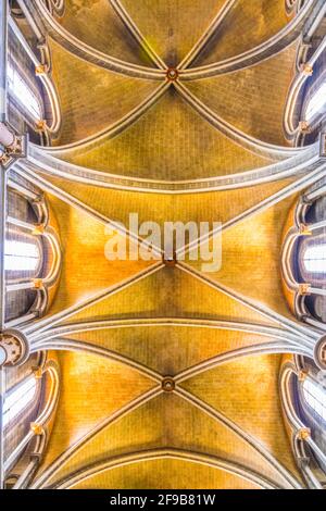 LAUSANNE, SCHWEIZ, 19. JULI 2017: Innenansicht der Kathedrale unserer Dame in Lausanne in der Schweiz Stockfoto