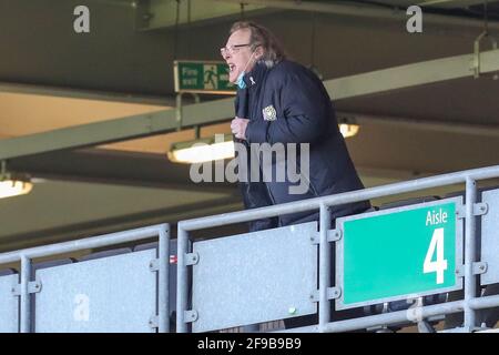 MILTON KEYNES, GROSSBRITANNIEN. 17. APRIL: Pete Winkleman während der ersten Hälfte der Sky Bet League ein Spiel zwischen MK Dons und Portsmouth im Stadium MK, Milton Keynes am Samstag, 17. April 2021. (Kredit: John Cripps, Mi News) Kredit: MI Nachrichten & Sport /Alamy Live Nachrichten Stockfoto