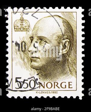 MOSKAU, RUSSLAND - 24. SEPTEMBER 2019: Die in Norwegen gedruckte Briefmarke zeigt die Serien König Harald V., Königin Sonja und König Harald V., um 1993 Stockfoto