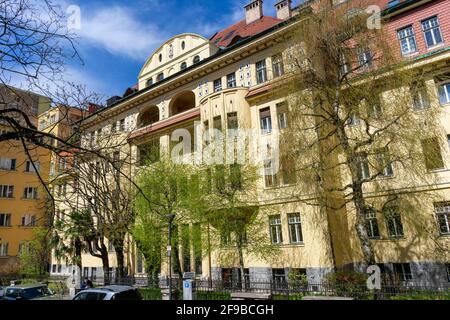 Das kürzlich renovierte Jugendstilhaus in Ljubljana trägt den Namen Deutsches Haus Stockfoto