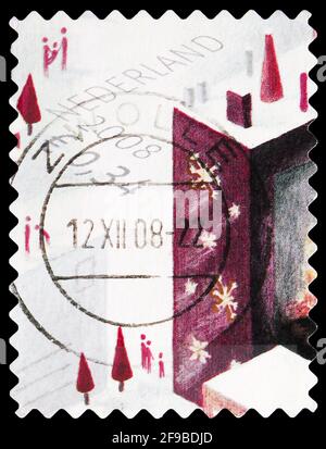 MOSKAU, RUSSLAND - 24. SEPTEMBER 2019: Briefmarke gedruckt in den Niederlanden zeigt Brief und Schneekristalle, Dezember Briefmarken Serie, um 2008 Stockfoto