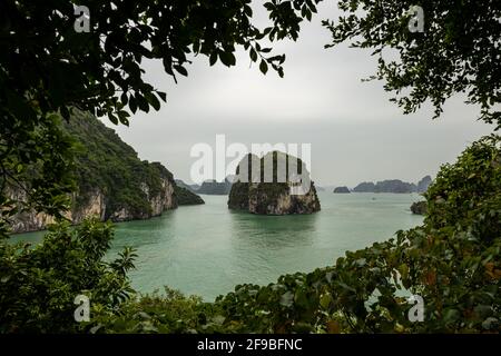 Inseln der Ha Long Bay von Vietnam Stockfoto