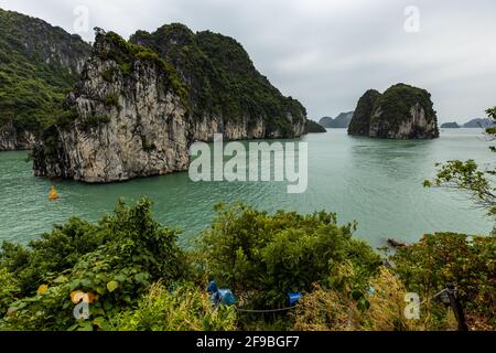 Inseln der Ha Long Bay von Vietnam Stockfoto