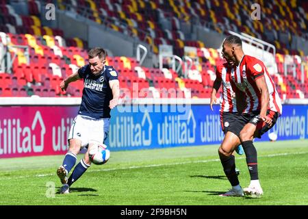 LONDON. VEREINIGTES KÖNIGREICH. 17. APRIL: JED Wallace von Millwall während des Sky Bet Championship-Spiels zwischen Brentford und Millwall im Brentford Community Stadium, Brentford, am Samstag, 17. April 2021, in Aktion. (Kredit: Ivan Yordanov) Kredit: MI Nachrichten & Sport /Alamy Live Nachrichten Stockfoto