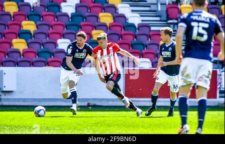 London, Großbritannien. 17. April 2021. Während des Spiels der EFL Sky Bet Championship zwischen Brentford und Millwall im Brentford Community Stadium, London, England am 17. April 2021. Foto von Phil Hutchinson. Nur zur redaktionellen Verwendung, Lizenz für kommerzielle Nutzung erforderlich. Keine Verwendung bei Wetten, Spielen oder Veröffentlichungen einzelner Clubs/Vereine/Spieler. Kredit: UK Sports Pics Ltd/Alamy Live Nachrichten Stockfoto