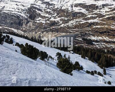 Stausee, großer Damm im valser Tal in der zervreila.Zervreila See Skipiste vom Fanellhorn.Berglandschaft Stockfoto