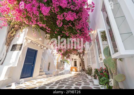 MYKONOS, GRIECHENLAND - 16. Aug 2020: Wundervolle Altstadt in Mykonos, Griechenland. Berühmter Reisort. Stockfoto