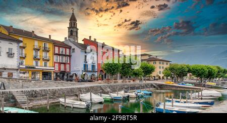 Schöne Aufnahme von bunten Gebäuden in Ascona, Schweiz Stockfoto