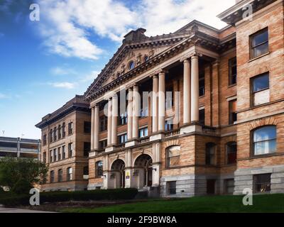 Syracuse, New York, USA. 17. April 2021. Blick auf das Gebäude der Central Technical High School , erbaut 1900, in der Innenstadt von Syracuse, New York, inklusive Stockfoto