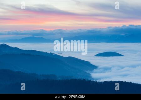 Blick auf die Mala- und Velka Fatra-Gebirge in der Region Turiec, Slowakei. Stockfoto