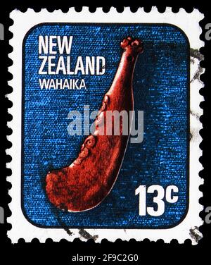 MOSKAU, RUSSLAND - 24. SEPTEMBER 2019: In Neuseeland gedruckte Briefmarke zeigt Wahaika, Maori Crafts Serie, um 1976 Stockfoto