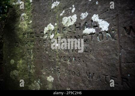 Der andle Stone ist ein natürlicher eratischer Standstein auf Stanton Moor im Peak District National Park, Großbritannien Stockfoto