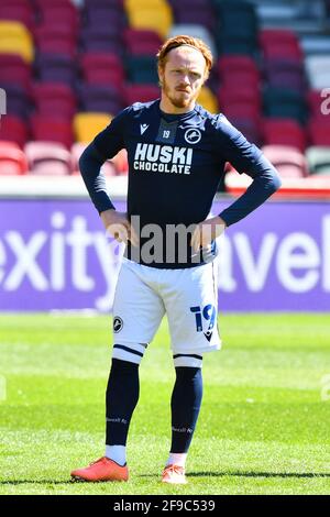 LONDON. VEREINIGTES KÖNIGREICH. 17. APRIL: Ryan Woods von Millwall schaut während des Sky Bet Championship-Spiels zwischen Brentford und Millwall am Samstag, 17. April 2021, im Brentford Community Stadium, Brentford, auf. (Kredit: Ivan Yordanov) Kredit: MI Nachrichten & Sport /Alamy Live Nachrichten Stockfoto