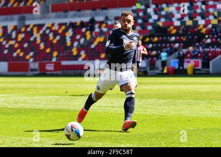 LONDON. VEREINIGTES KÖNIGREICH. 17. APRIL: Mason Bennett von Millwall in Aktion während des Sky Bet Championship-Spiels zwischen Brentford und Millwall am Samstag, 17. April 2021, im Brentford Community Stadium, Brentford. (Kredit: Ivan Yordanov) Kredit: MI Nachrichten & Sport /Alamy Live Nachrichten Stockfoto