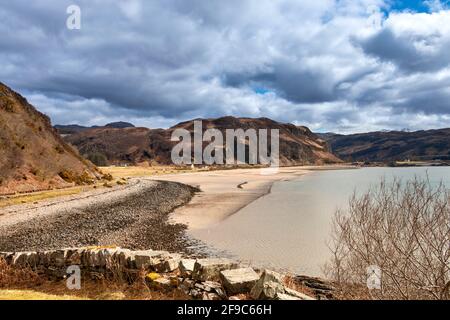 GLENELG ISLE OF SKYE FÄHRHAFEN SANDSTRAND IN DER NÄHE TERMINAL UND BERNERA Stockfoto