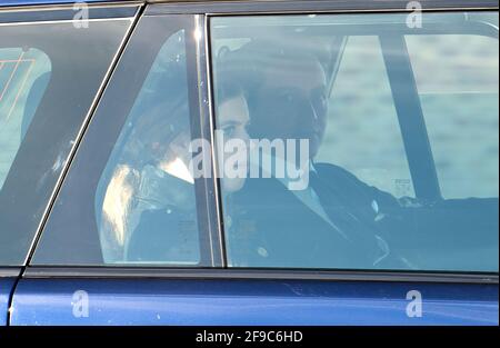 London, Großbritannien, 17. April 2021 Prinzessin Beatrice und Ehemann Edoardo Mapelli Mozzi verließen Schloss Windsor nach der Beerdigung von Prinz Philip, dem Herzog von Edinburgh. Quelle: Doug Peters/EMPICS/Alamy Live News Stockfoto