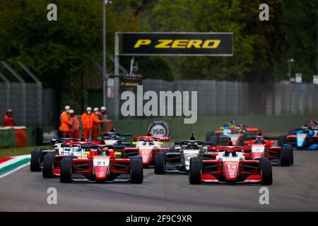 12 VIDALES David, Prema Powerteam, 21 QUINN Alex, Arden, Aktion beim 1. Lauf der Formel-Regional-Europameisterschaft 2021 von Alpine vom 16. Bis 18. April 2021 auf dem Autodromo Internazionale Enzo e Dino Ferrari, in Imola, Italien - Foto Florent Gooden / DPPI Stockfoto