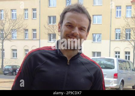 Steffen Henssler bei der Ankunft zur TV-Aufzeichnung der Talkshow 'Riverboat' im Studio 3 der Media City Leipzig. Leipzig, 16.04.2021 Stockfoto