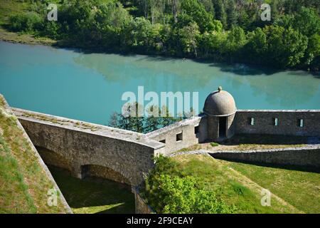 Malerische Landschaft mit Blick auf den Fluss Durance von der Zitadelle in Sisteron, Alpes-de-Haute-Provence Frankreich aus gesehen Stockfoto