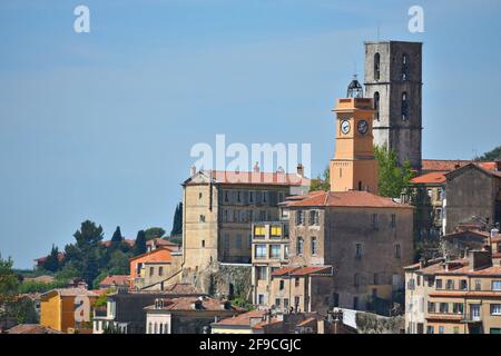 Landschaft mit Panoramablick auf Grasse die mittelalterliche Parfümerstadt der Welt an der französischen Riviera, Provence-Alpes-Côte d'Azur, Frankreich. Stockfoto