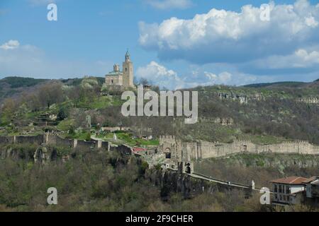 Blick auf die Festung Tsarevets in Veliko Tarnovo im Frühjahr Stockfoto
