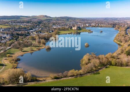 Luftaufnahme des Linlithgow Loch in West Lothian, Schottland, Großbritannien Stockfoto