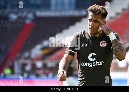 Hamburg, Deutschland. April 2021. Fußball, 2. Bundesliga, FC St. Pauli - FC Würzburger Kickers, 29. Spieltag, Millerntor-Stadion: Rodrigo Zalazar vom FC St. Pauli. Quelle: Oliver Hardt/Getty Images Europe/Pool/dpa/Alamy Live News Stockfoto