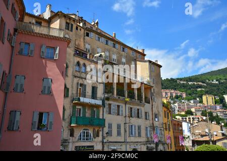 Landschaft mit Panoramablick auf Grasse die mittelalterliche Parfümerstadt der Welt an der französischen Riviera, Provence-Alpes-Côte d'Azur, Frankreich. Stockfoto