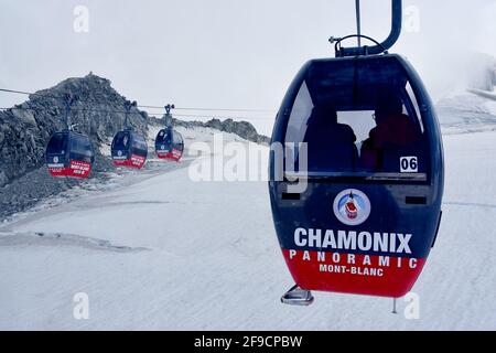 Panorama-Seilbahn Mont Blanc mit Route: Aiguille du Midi - Pointe Helbronner Chamonix-Mont-Blanc, Haute-Savoie, Frankreich Stockfoto