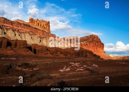 „The Castle“-Felsformation im Capitol Reef National Park, Utah, USA. Dies ist eine von Hunderten von interessanten Felsformationen im Park. Stockfoto