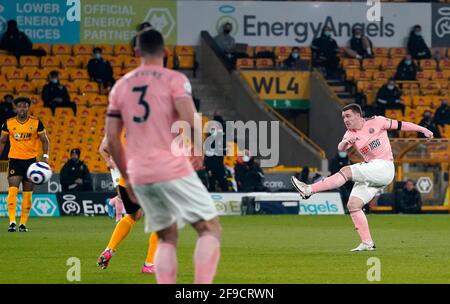 Wolverhampton, England, 17. April 2021. John Fleck von Sheffield Utd schießt während des Premier League-Spiels in Molineux, Wolverhampton. Bildnachweis sollte lauten: Andrew Yates / Sportimage Stockfoto