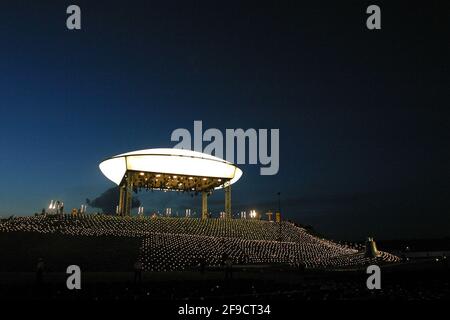 XX. Weltjugendtag in Köln Deutschland, 20.8.2005, der Altaraufbau auf dem Marienfeld bei Frechen, Deutschland Stockfoto