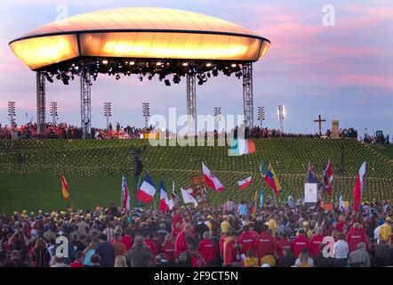 XX. Weltjugendtag in Köln Deutschland, 20.8.2005, der Altaraufbau auf dem Marienfeld bei Frechen, Deutschland Stockfoto