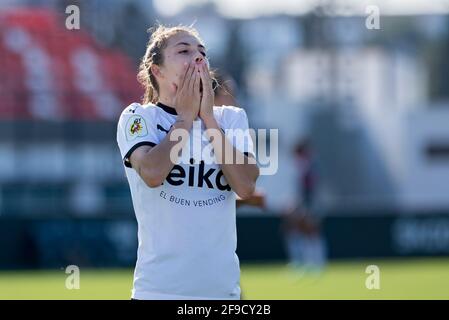 Valencia, Spanien. April 2021. Asun Martinez Salinas von Valencia CF in Aktion gesehen während der Spanischen Frauenliga, La Liga Primera Division Femenina, Fußballspiel zwischen Valencia CF und Madrid CFF im Antonio Puchades Stadion. (Endergebnis; Valencia CF 2:0 Madrid CFF) (Foto: Xisco Navarro/SOPA Images/Sipa USA) Quelle: SIPA USA/Alamy Live News Stockfoto